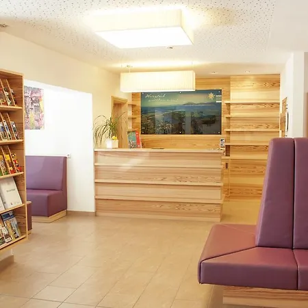 מלון דירות Kristan 3*